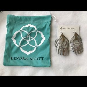 Kendra Scott Karina feather earrings (silver)
